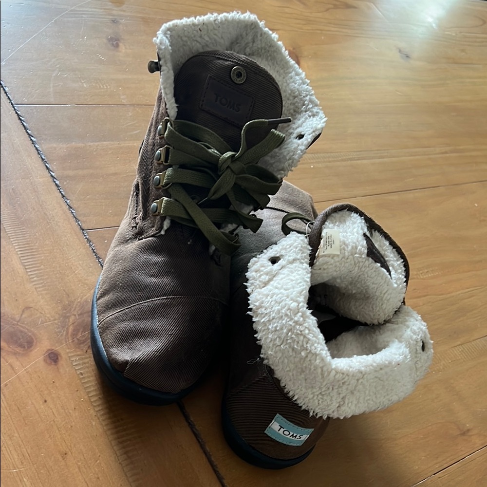 TOMS Brown Boots with Cozy Lining
